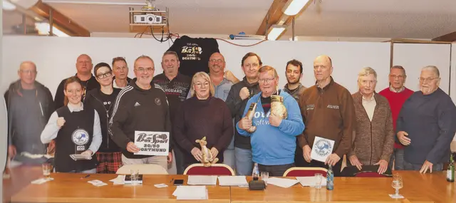 DBS-Vorstzender Dieter Schumann (Bildmitte) mit
seinem agilen Vereinsvorstand.