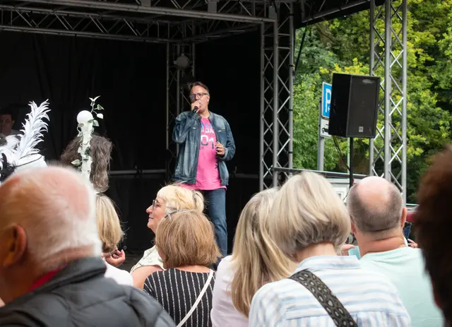 Schlagerparty auf der Hauptbühne an der Schlosszufahrt | Foto: Stefanie Vollenberg