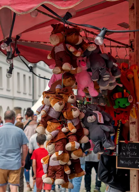 Kuscheltiere an einer nostalgischen Spielbude | Foto: Stefanie Vollenberg