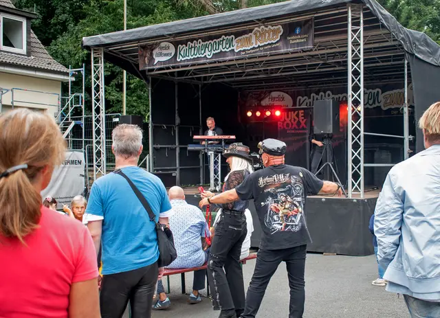 Das Duo JUKEBOXX Entertainment unterhält das Publikum | Foto: Stefanie Vollenberg