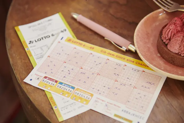 Ein Spielteilnehmer wurde mit seinem im Kreis Paderborn abgegebenen Tippschein für LOTTO 6aus49 zum Millionär. Seine Gewinnsumme im zweiten Rang beträgt genau 1.023.296,50 Euro. | Foto: Schlag und Roy