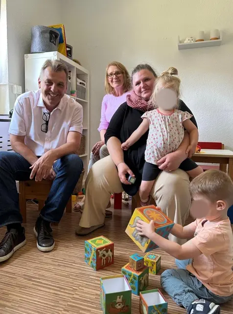 Dr. Peter Paic (links), Claudia Rehberg (mitte), Nadine Dahmen (rechts) in der Kindertagespflegestelle