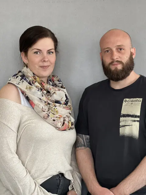 Jasmin Treichel, pädagogische Leitung der Suchthilfe direkt Essen gGmbH, und Pressereferent Ruben Planert gewährten Einblicke ins Drogenhilfezentrum und ihre Arbeit.  | Foto: Suchthilfe direkt