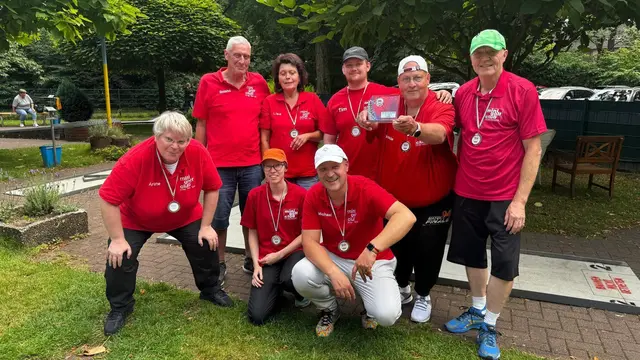 Wanne-Eickler Kreisligateam h. v.l.: Roland Winter, Lisa Winter, Tim Matziol, Frank Hännig, Michael Reitemeier. V.v.l. Ariane Bouchard, Lea Reitemeier, Michael Hoever.