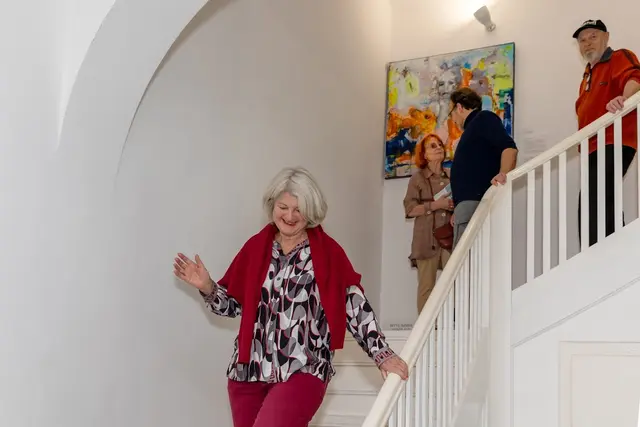 Talk im Treppenhaus der Villa Artis | Foto: Volker Flecht