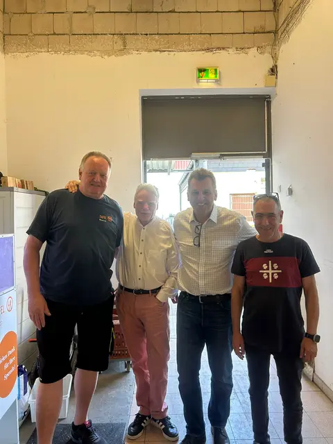 Dr. Peter Paic und das Vorstandsteam der Moerser Tafel