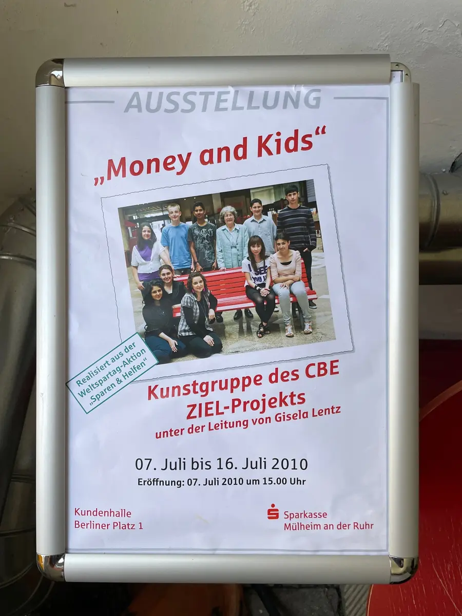 Ausstellung "Money and Kids" Schüler von Gisela Lentz in der Sparkasse Mülheim (Juli 2010) | Foto: Kunststadt-MH.de