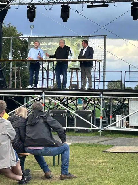 Bilder, Text S. Lippe / Großer Andrang beim Open Air Talk der Bürgermeisterkandidaten in Lankern
