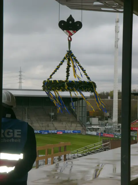 Der Neubau des Fußballstadions an der Hafenstrasse als moderner Ersatz für ein nicht mehr sanierungsfähiges altes Georg-Melches-Stadion war 2012 eine notwendige Maßnahme für den Essener Sport. Diese Investition in den Profisport hatte die damalige Grüne Ratsfraktion mitgetragen, obwohl die Haushaltslage der Stadt Essen auch damals kritisch war. Seitdem besitzt Essen wieder ein voll funktionsfähiges Stadion auch für die Bundesliga. | Foto: Walter Wandtke 