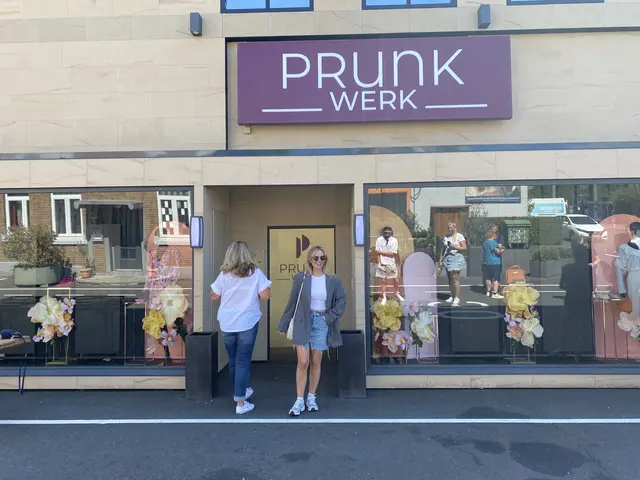 Isabelle vor ihrem Prunkwerk | Foto: Umbehaue