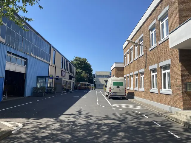 bekannt wie die Lindenstrasse. Der Weg zum Steinkampzentrum. | Foto: Umbehaue