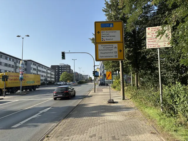 Vom der Kreuzung in Höhe des Bottroper Hauptbahnhofs bis zur Hochschule Ruhrwest sollen intelligente Ampeln eingerichtet werden. | Foto: Norbert Jänecke