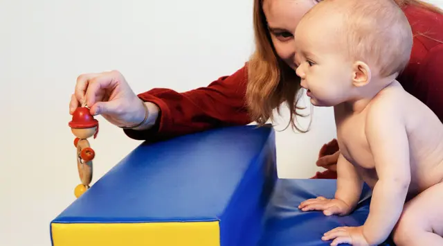 Gemeinsames Spiel, Bewegungsförderung und der Austausch mit anderen Familien stehen auf dem Programm der PEKiP-Kurse | Foto: PEKiP e. V.