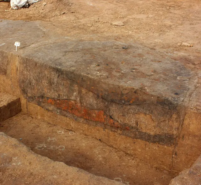 In diese Grube der Eisenzeit ist Brandschutt eingefüllt worden.
Foto: LWL-Archäologie für Westfalen/E. Cichy