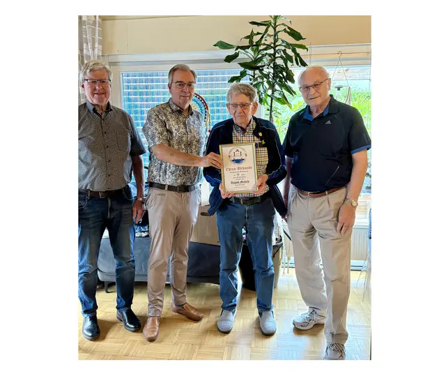 v.r.n.l. Albert Dominick, Jubilar August Michels, Josef Gietemann, Willi Kluitmann (Foto BSV Brienen-Wardhausen) | Foto: Schützenverein Brienen-Wardhausen