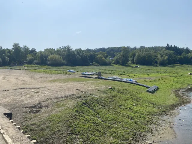 Steg des Bootsverleih, normal würde der Steg links oben liegen. | Foto: umbehaue