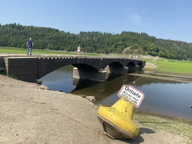 Asel Brücke sonst 10 Meter unter Wasser | Foto: umbehaue