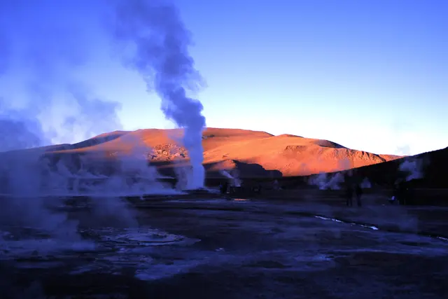 Sonnenaufgang mit einem heißen Kaffee.