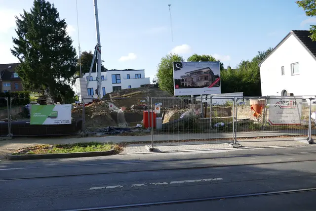 Im hinteren Teil sieht man das erstellte Gebäude an der Froschheide. 