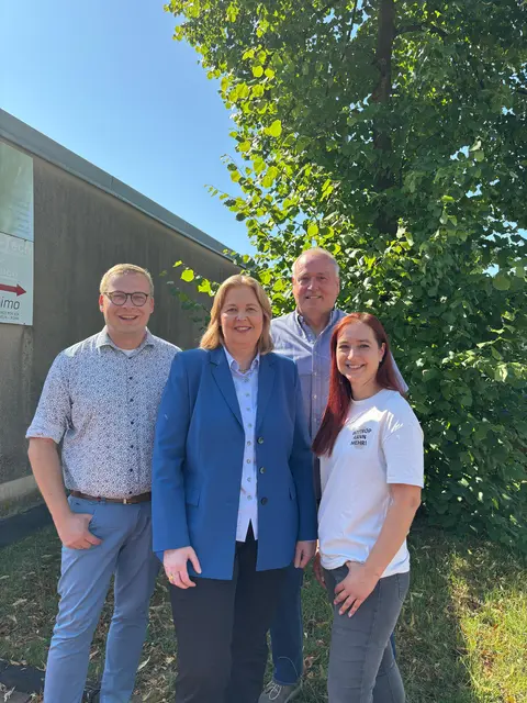 Die SPD-Bundesvorsitzende, Bärbel Bas, besuchte Bottrop und schaute sich im Prosper III-Quartier um. Begleitet wurde die Bundesarbeitsministerin von der Bottroper SPD-Vorsiztenden Sonja Voßbeck (r.), dem SPD-Landtagsabgeordneten Thomas Göddertz und dem Oberbürgermeisterkandidaten Matthias Buschfeld (l.). | Foto: SPD