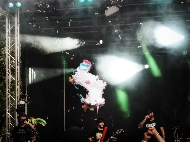 Bei der legendären Show von "Der Gorilla vonne Kirmes" darf die Pinata nicht fehlen | Foto: 1AcoolART/ Andrea Kunert