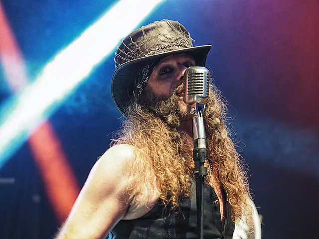 HELLDECKER Frontmann Andy oder auch gelebter SLeAzE`n`PuNk`n`RoLL | Foto: Frontmann Andy ist auch immer was für`s Auge