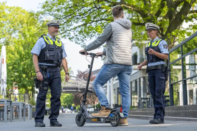 Bei rund zwölf Prozent der Unfälle wurden E-Scooter-Fahrer unter Alkoholeinfluss erwischt.
Foto: Symbolbild zur Verfügung gestellt von: Kreisverkehrswacht Mettmann