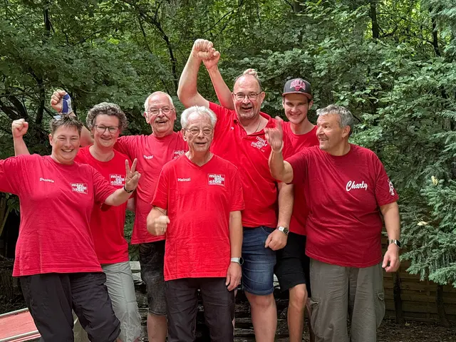 Wanne-Eickler Minigolfer:innen in Traben-Trarbach v.l.: Daniela Welz, Verena Dorny, Peter Iffland, Heinz Pribyl, Ralf Sawartowski, Jan Dorny, Klaus Lesniak.