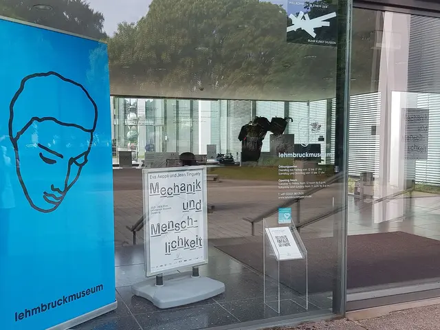 Das Sommerfest bietet die letzte Gelegenheit, die faszinierenden Kunstwerke der Ausstellung „Mechanik und  Menschlichkeit. Eva Aeppli und Jean Tinguely“ zu erleben. 