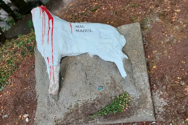 Kopflos, gebrochen und gestürzt: Was Wittens Esel über uns aussagt.  | Foto: Christian Fuchs