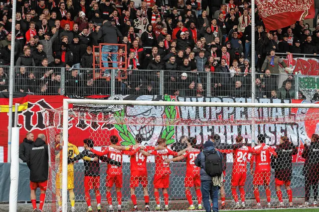 Damit die Mannschaft mit den Fans feiern kann, müssen hinter den ´Kulissen viele Arbeiten erledigt werden. Foto: Stefan Rittershaus/FUNKE Foto Services
