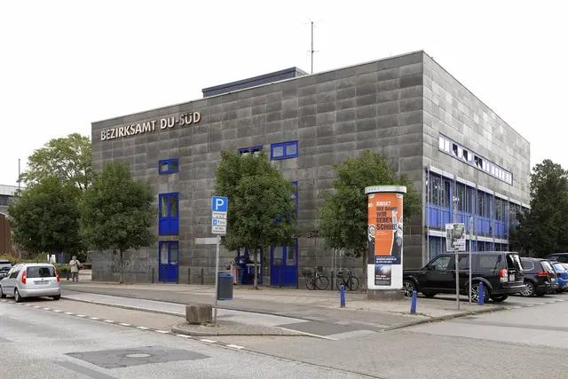 Die Bezirksbibliothek Süd im Bezirksamt an der Sittardsberger Allee wird vorübergehend geschlossen.
Foto: Stadt Duisburg