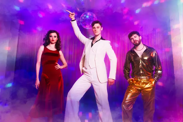 Düsseldorf: Die Neuinszenierung des Kult-Musicals „Saturday Night Fever“ von ShowSlot feiert am 10. September im Capitol Theater ihren Tourauftakt.  | Foto: Marco Sommer