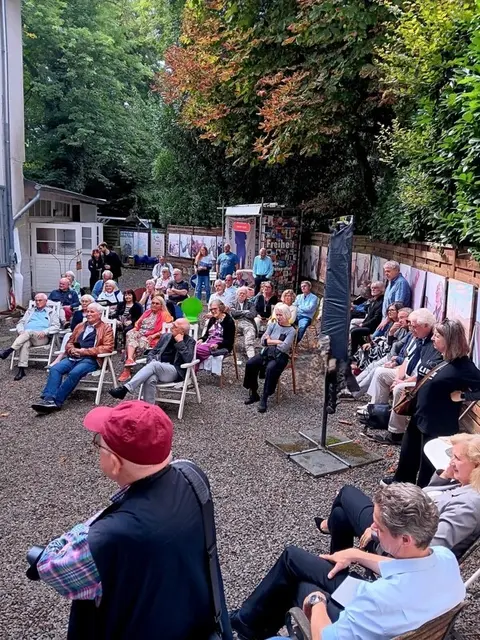 Künstergespräch zur Schau "Wir können uns auf nichts berufen" zum Thema GRUNDGESETZ  | Foto: Bernd Kirstein