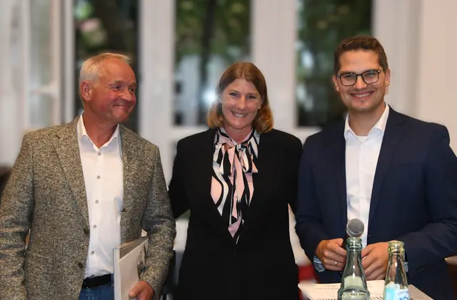 Werden wohl auch in Zukunft zusammenarbeiten. Nur die "Rollen" sind noch nicht klar. Von links: Andreas Dahlke (GFL), Martina Förster-Teutenberg (SPD), Christian Klicki (CDU).  | Foto: Foto: Ulrich Pietsch