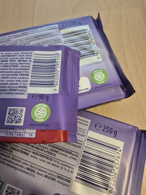 Wie auch die ZEIT berichtet, hat die Verbraucherzentrale Hamburg den Schokoladenhersteller Mondelez wegen 90 statt 100 Gramm wiegender Milka-Schokoladentafeln beim Landgericht Bremen verklagt. Foto: Dabitsch