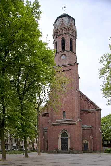 An der Hochfelder Pauluskirche beginnt das Stafetten-Fest der Gemeinde Hochfeld-Neudorf.
Foto: Tanja Pickartz
