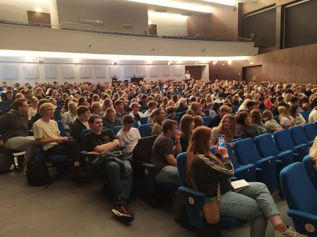 Gespannte Zuhörerinnen und Zuhörer