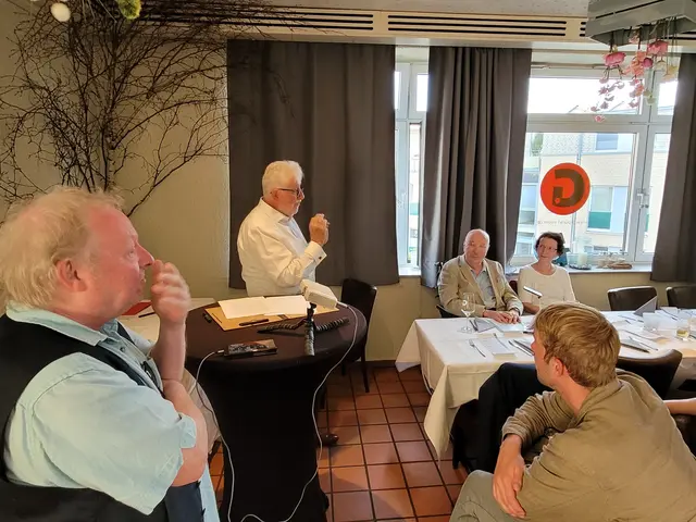 Der ehemalige Landtagsabgeordnete Hans-Willy Körfges aus Mönchengladbach führte souverän gespickt mit vielen historischen Fakten aber auch spaßig durch die Jubilarehrung.