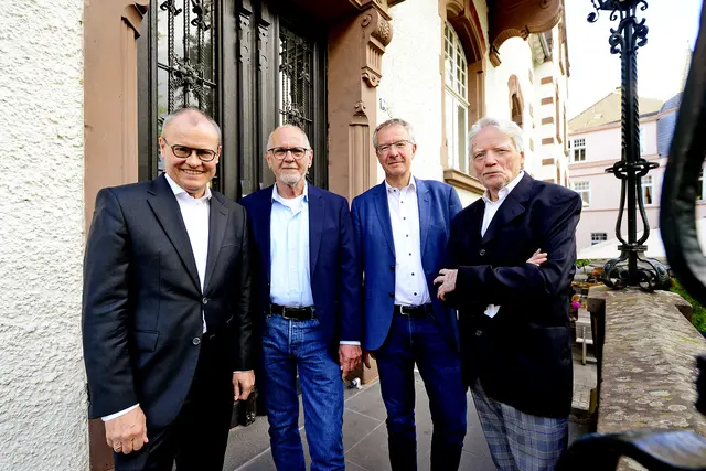 v.l.n.r.: Michael Heidinger, Kapitän zur See d. R., Frank Liebert, Vorsitzender Förderverein zur Städtepartnerschaft Moers - St. Anna di Stazzema, Superintendent Wolfram Syben, Konrad Göke Foto: Klaus Dieker