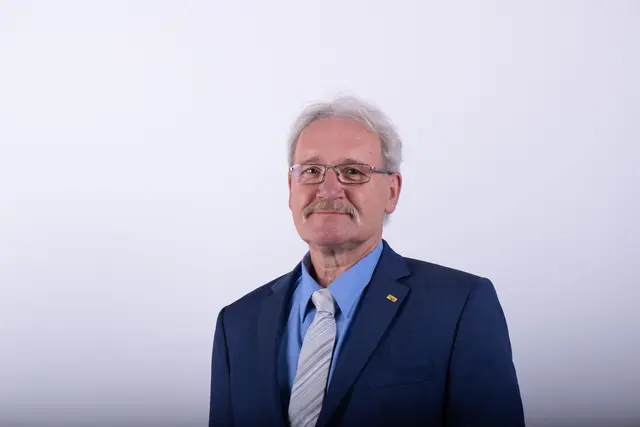 Hans-Peter schöneweiß, Fraktionsvorsitzender der FDP, ist entsetzt über die Messerattacke.