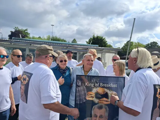 Überreichung der Krönungs-Urkunde durch Manfred Dahmen und Thomas Liebermann an der Berthold Bach hier mit Gattin Martina | Foto: Bernd Kirstein