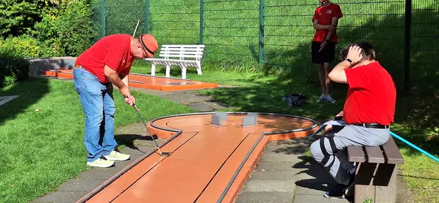 Ralf Sawartowski bei einem gelungenen Pött an Bahn 2.