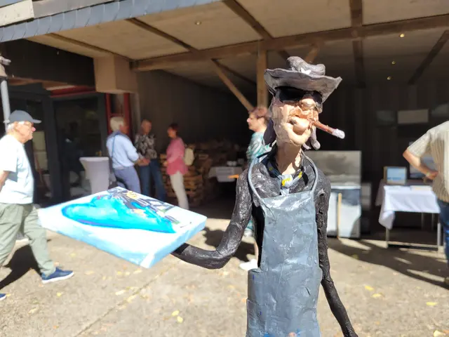 Bilder Schepers / Schöner Kunstmarkt mit Malerei, Fotografie, Bildhauerei und Keramikarbeiten / Skulpturen von Regine Kielmann 