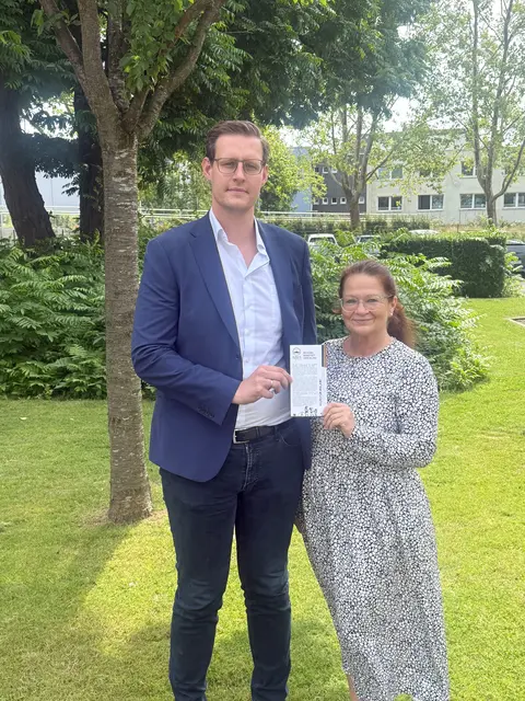 Wittener Krankenschwester Grazyna Krzyczkowski und Dennis Klaebe, Klinikmanager am EvK Castrop-Rauxel. 