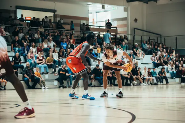 Tyson Leitao in der Offensivbewegung im Spiel gegen Arantia Larochette | Foto: cnipsr