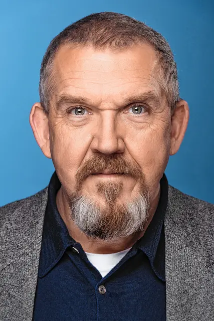 Dietmar Bär stellt Fragen eines lesenden Schauspielers.  | Foto: Kirsten Nijhof