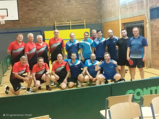 Die DJK Herren gewannen beide Freundschaftsspiele. Dabei waren (v.L hinten blau): Christian Franke; Nikandr Stürmer; Jan Runte; Niels Endemann; Artem Melinkov; Jan Zahlmann.
(Von vorne L) Matthias Schaible; Torsten Wilkskamp und Matthias Daniel 