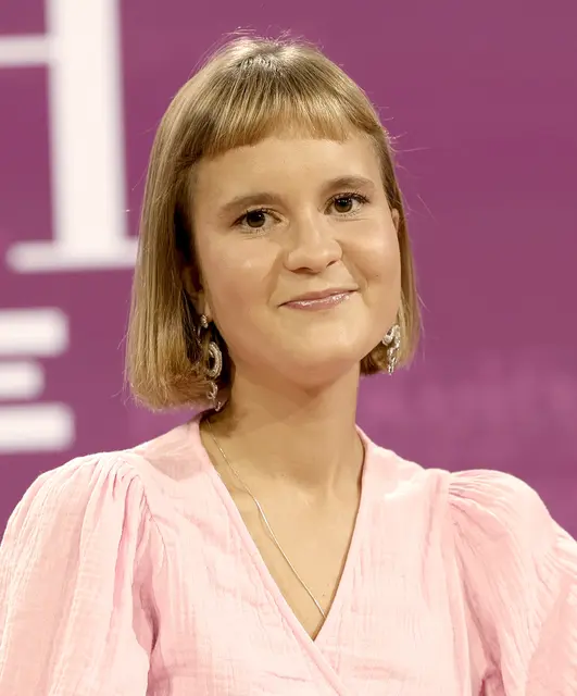 Zum Abschluss liest Caroline Wahl aus ihrem neuen Roman "Die Assistentin". | Foto: Elena Ternovaja 