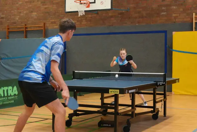 Am Tisch immer zu 100%: Shannon Hüwe (hinten)